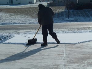 How to Remove Snow and Ice From a Driveway Without Salt